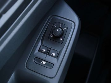 Car image 37