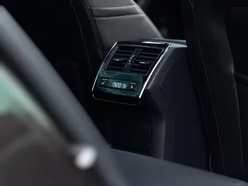 Car image 34