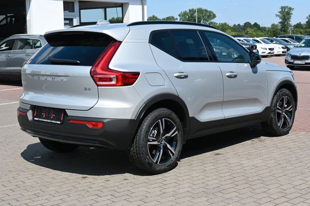 Volvo XC40 B4 Plus Dark DKG 145 kW image number 2