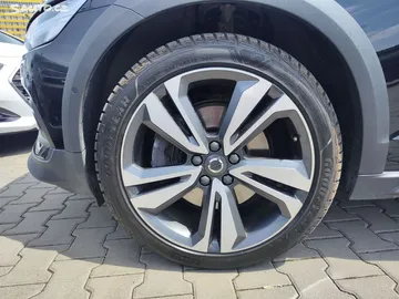 Car image 36