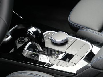 Car image 37