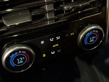 Car image 40