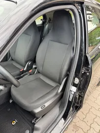 Car image 32