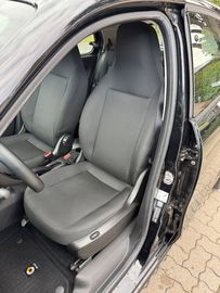Car image 32