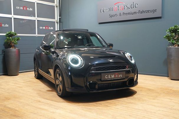 Mini Cooper S Essential Trim 131 kW image number 2