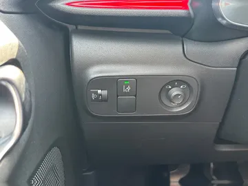 Car image 29