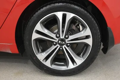 Car image 19