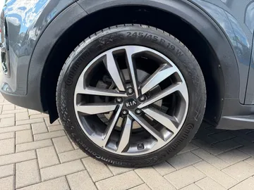 Car image 35