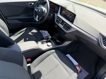 Car image 29