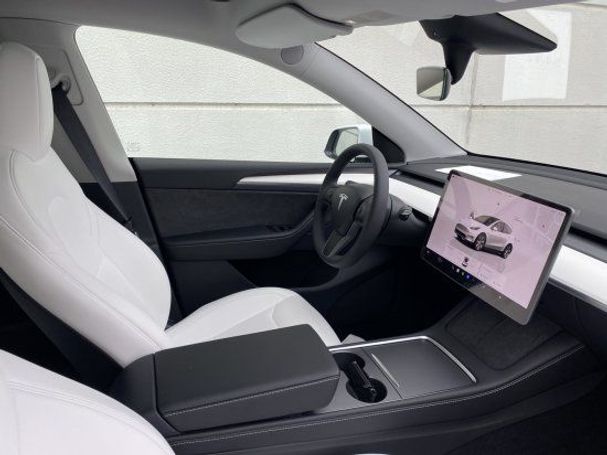 Tesla Model Y 60 Standard Range 220 kW image number 11