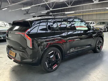 Car image 31