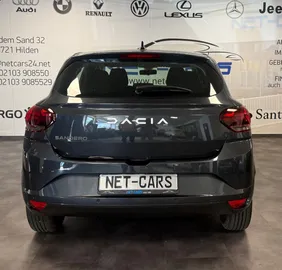 Car image 4