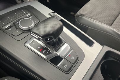 Car image 26