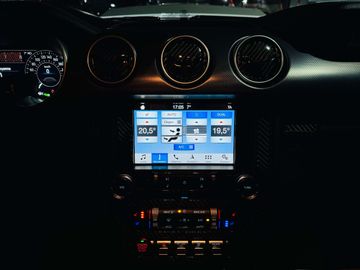 Car image 24