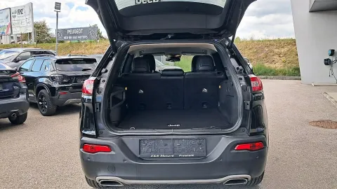 Car image 28