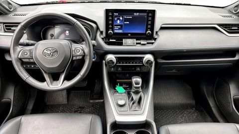 Car image 10