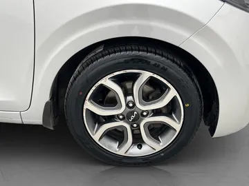 Car image 32