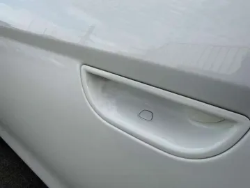 Car image 32