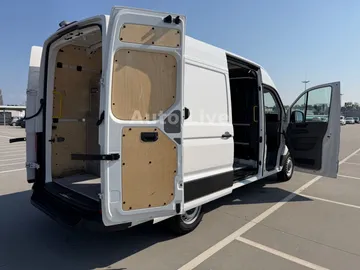 Car image 28