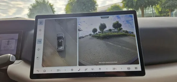 Car image 25