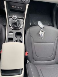 Car image 37