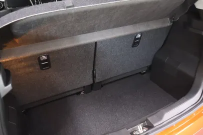Car image 33