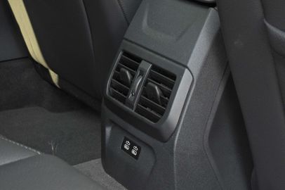 Car image 40