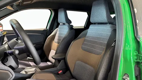 Car image 26
