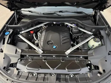 Car image 32