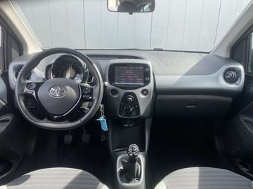 Car image 9