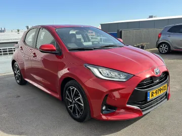 Car image 4
