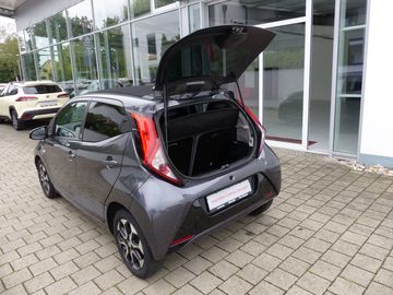 Car image 23