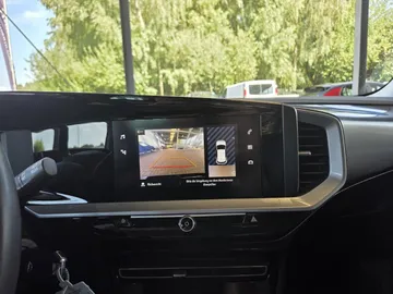 Car image 14