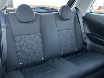 Car image 11