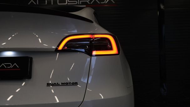 Tesla Model Y Performance AWD 393 kW image number 12