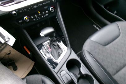 Car image 32