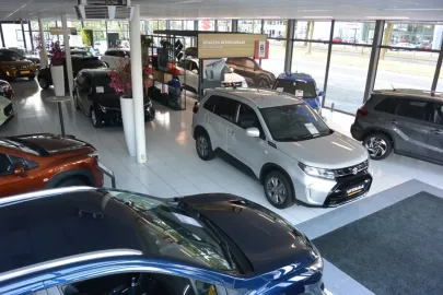 Car image 7