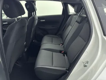 Car image 28