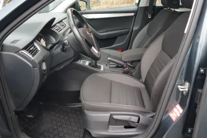 Car image 30
