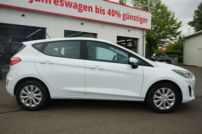 Car image 4
