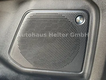 Car image 38