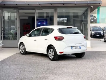 Car image 5
