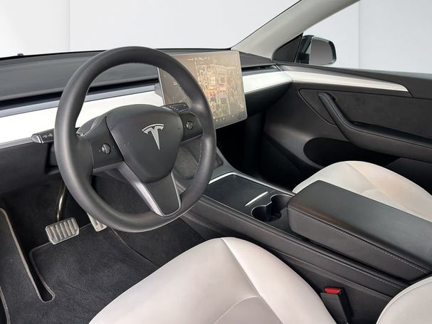 Tesla Model Y Long Range AWD 378 kW image number 11