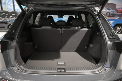 Car image 30