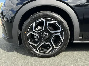 Car image 27
