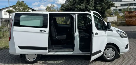 Car image 15