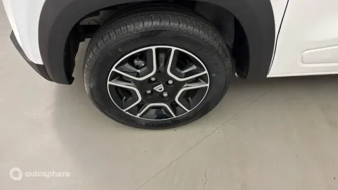 Car image 20