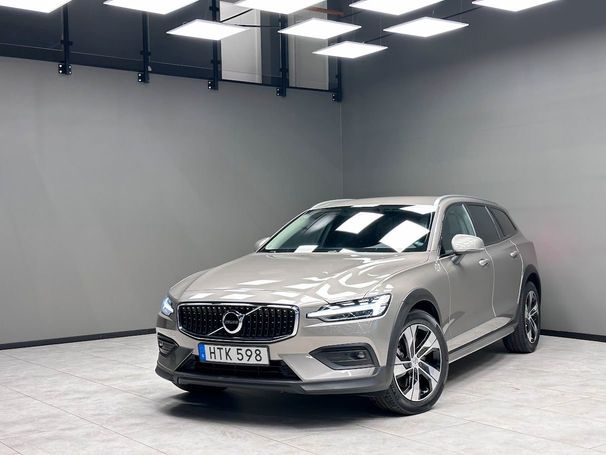 Volvo V60 Cross Country B4 AWD 146 kW image number 2