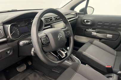 Car image 11