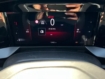 Car image 28